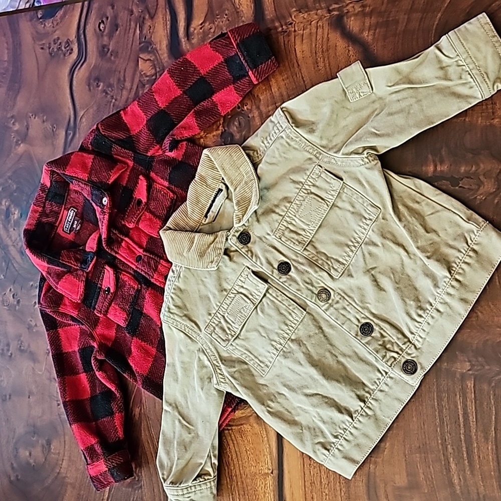 🔥 2 LIKE NEW🔥JACKETS🔥12M🔥